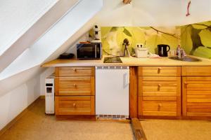a kitchen with a sink and a microwave at Vogelsberger Bett 5 die 2 in Alsfeld +9 photos