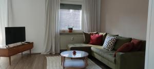 a living room with a couch and a table at Ferienwohnung Die Raspel in Melsungen