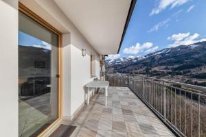 a balcony with a table and a view at Apartment Litegosa - Casa Alma in Tesero