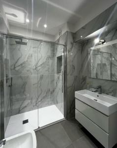a bathroom with a shower and a sink and a toilet at A Vernazza La Conchiglia Doro in Vernazza +13 photos