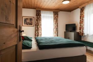 a bedroom with a bed and a window at Ciasa Ilda - Charming House 120 M2 in La Valle