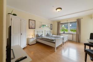 a bedroom with a bed and a tv in it at Ferienwohnungen Golsong in Thaleischweiler-Fröschen