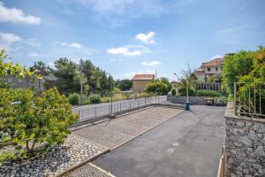 a tennis court in the middle of a driveway at Villa di Diana in Diano Castello