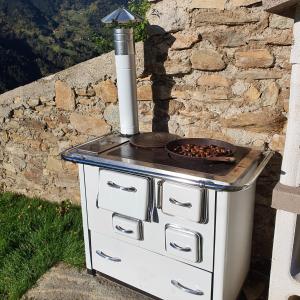 a stove with a frying pan on top of it at Bergchalet Prantach in San Martino