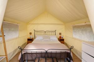 a bedroom with a bed in a tent at Glamping Ripa Garden Montestella in Salerno
