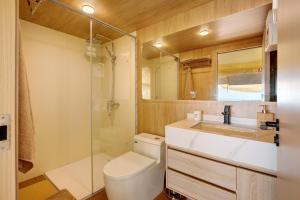 a bathroom with a toilet and a sink and a shower at Glamping Ripa Garden Montestella in Salerno