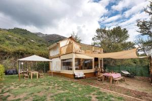 a house with a deck and a tent in a yard at Glamping Ripa Garden Montestella in Salerno