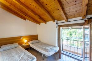 two beds in a room with a balcony at Casa Rita app 1 in Tremosine Sul Garda