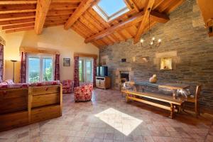 a large living room with a stone wall at Le Calmadou in Formiguères