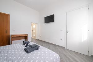 a bedroom with a bed with a teddy bear on it at Casa Manu in Assemini