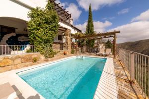 a swimming pool in the backyard of a house at Picachico in Laroya