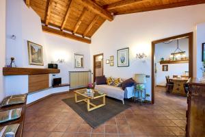 a living room with a couch and a table at Casa Bruna - 100m dal Lago Maggiore in  Monvalle 