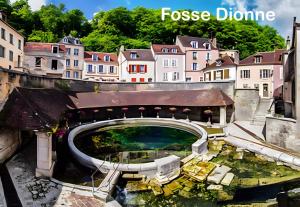a view of a city with a bridge and buildings at Gîte Le Flot in Saint-Florentin
