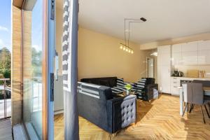a living room with a couch and a table at Hotel zur Panke Wohnung 1 in Kolonie Röntgental