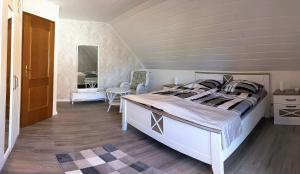 a bedroom with a large white bed in a room at Haus Münsterland in Nordwalde