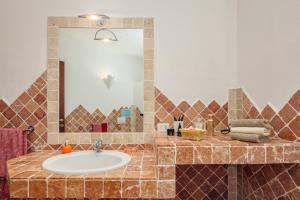 a bathroom with a sink and a mirror at Casa Erica in Palau +16 photos