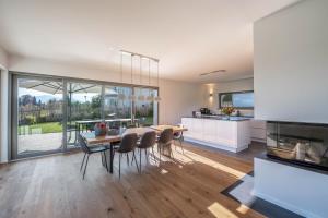 a kitchen and dining room with a table and chairs at Design Ferienhaus 195qm in Breitbrunn am Chiemsee