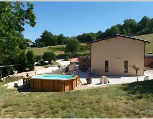 a house with a swimming pool in the yard at Le Séchoir in Saint-Amand-de-Coly
