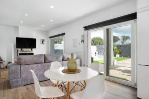 a living room with a couch and a table and chairs at Villa Edén in La Muela
