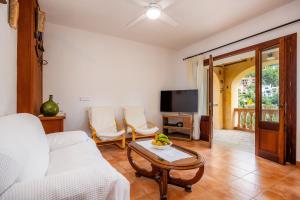 a living room with a couch and a table at Es Quarteró in Sóller