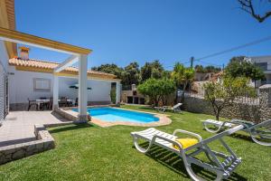 a backyard with a swimming pool and a villa at Casa Village in Senhora do Verde