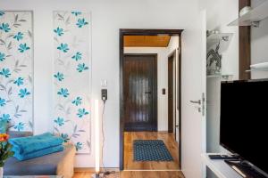 a living room with a door leading to a hallway at Ferienhaus Sweet Home in Machtlos