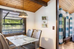 a dining room with a table and chairs at Ferienhaus Sweet Home in Machtlos
