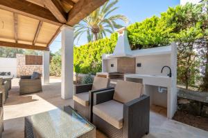 a patio with a sink and a table and chairs at Casa Cala Santanyí in Santanyi