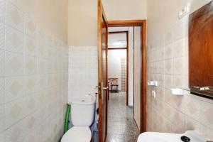 a bathroom with a toilet and a sink at Casa de Berta in Vallehermoso +13 photos