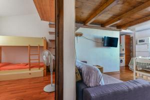 a living room with a bunk bed and a couch at Appartamento a Cavo sul mare in Cavo