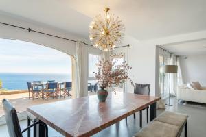 a dining room with a table and a view of the ocean at Almela's in Santa Pola