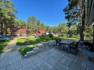 a patio with a table and chairs and a yard at Ferienhaus Specht in Zossen