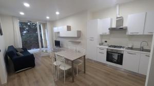 a kitchen and dining room with a table and chairs at Casa Nicla in Colico