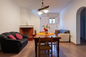 a living room with a table and a couch at Bellavita and pool in Brindisi