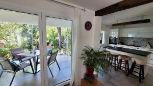 a kitchen and dining room with a table and chairs at Ferienwohnung Schwarzwald-Traum in Haslach im Kinzigtal