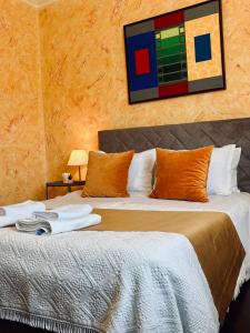 a hotel room with two beds with towels on them at Casa Cataleia VILLA INN in Ponte de Lima