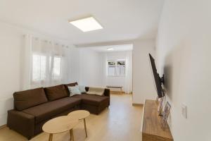 a living room with a couch and a table at Casas de Vacaciones Ibaiale in Cazadores