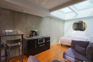 a bedroom with a bed and a table and a couch at Ecolodge à 300m de la plage in Pléneuf-Val-André