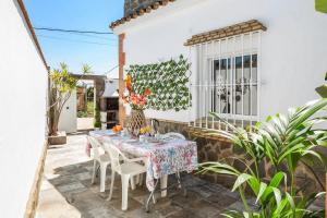 a table and chairs on the patio of a house at Casa Bombón in Vejer de la Frontera