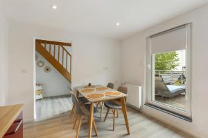 a kitchen and dining room with a table and chairs at Casa Verde Sauerland in Lennestadt