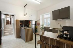 a kitchen with a table and a counter top at Carros De Cesto Do Monte in Funchal
