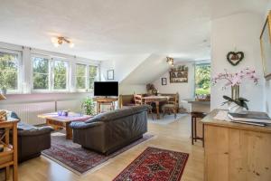 a living room with a couch and a table at Annemarie und Walter Hechelmann in Lindau