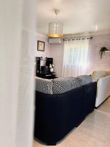 a living room with a black and white couch at Casa Cataleia VILLA INN in Ponte de Lima