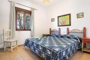a bedroom with a bed and a desk and a window at Casa Mora - Vejer, El Palmar in Vejer de la Frontera