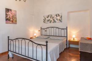 a bedroom with a bed in a room with two lamps at Agriturismo Il Badalo in Riparbella