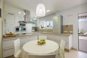 a kitchen with a table with a bowl of fruit on it at Las Perseidas in Costa Teguise