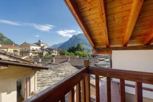 a balcony with a view of a mountain at La Mansarda del Viaggiatore in Pont-Saint-Martin