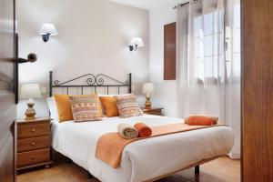 a bedroom with a large bed with towels on it at Casa Golondrina in Teguise