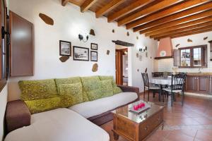 a living room with a couch and a table at Casa Golondrina in Teguise