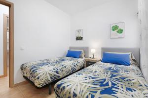 two beds sitting next to each other in a room at Campo Amor Bajo in Arrecife